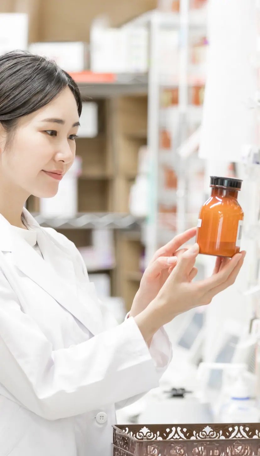 トップイメージ：薬剤師の女性